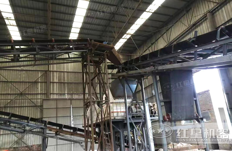 顎式破碎機+2臺反擊破：碎石生產(chǎn)線石料破碎