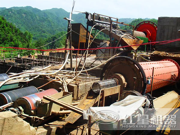 鋼渣球磨機(jī)工作現(xiàn)場