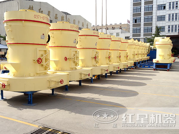 400目雷蒙磨粉機(jī)廠家車(chē)間一角