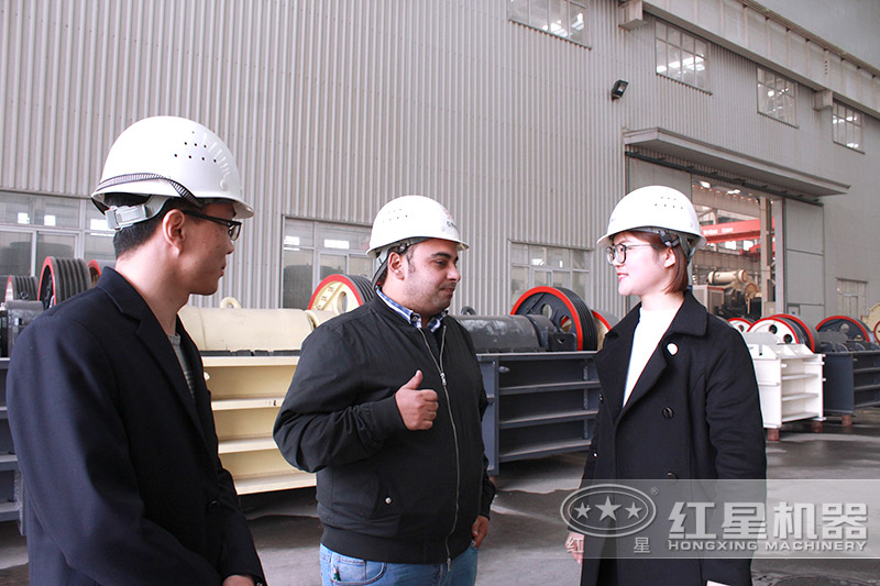 五七破碎石機(jī)價(jià)格優(yōu)惠，客戶實(shí)地考察