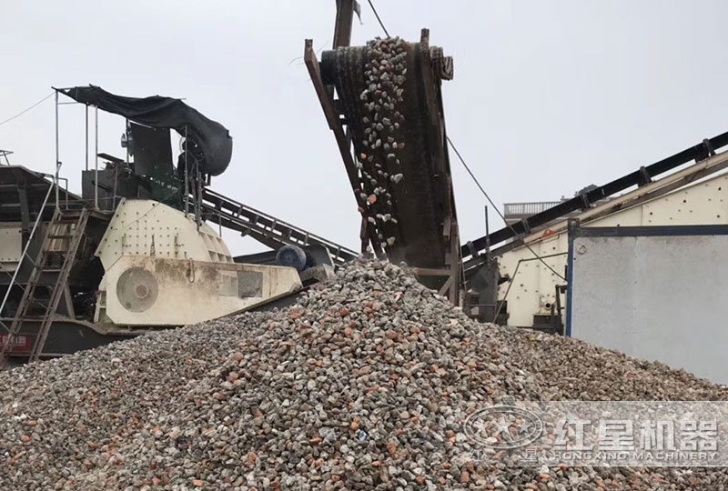 碎石機(jī)生產(chǎn)石子作業(yè)現(xiàn)場 碎石機(jī)生產(chǎn)石子作業(yè)現(xiàn)場