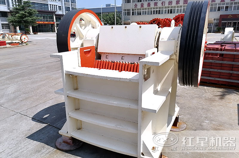 顎式破碎機(jī)圖片 顎式破碎機(jī)圖片