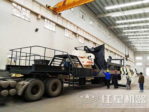 紅星移動(dòng)汽車(chē)載式打石子機(jī)生產(chǎn)車(chē)間