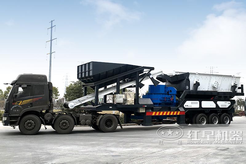 移動(dòng)制砂機(jī)正準(zhǔn)備拉到施工現(xiàn)場