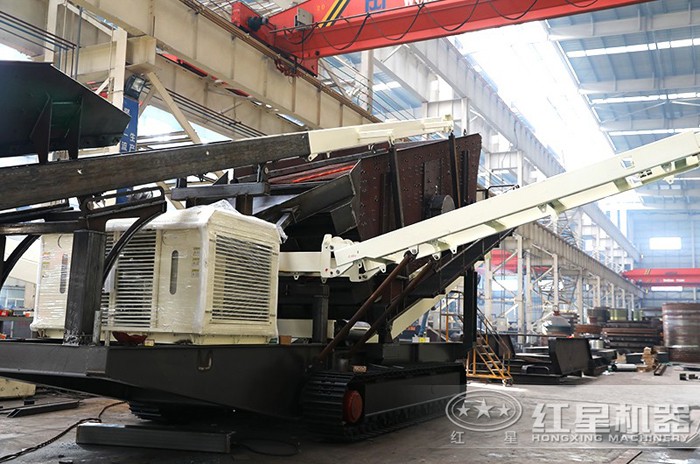 履帶式流動(dòng)反擊碎石機(jī)車(chē)間安裝作業(yè)圖