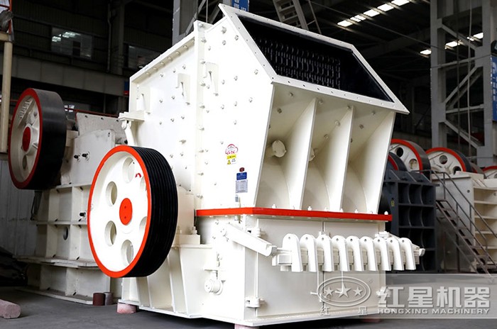 泥質(zhì)粉砂巖單段破碎機(jī)車(chē)間實(shí)拍