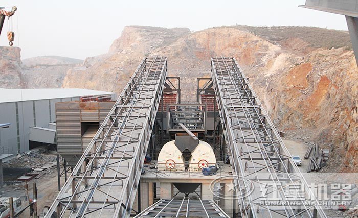 重錘式破碎機作業(yè)現場