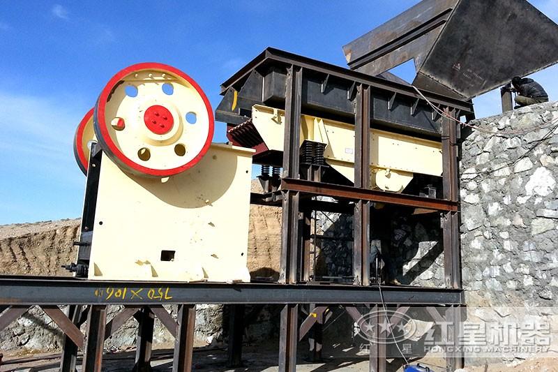 山東打石頭現(xiàn)場，配置紅星機(jī)器的打石頭機(jī)效能高