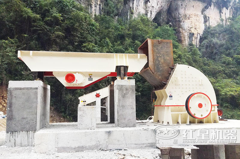 給料機(jī)+重錘破安裝現(xiàn)場(chǎng)