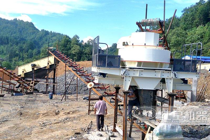 制（砂）沙碎石機安裝現(xiàn)場