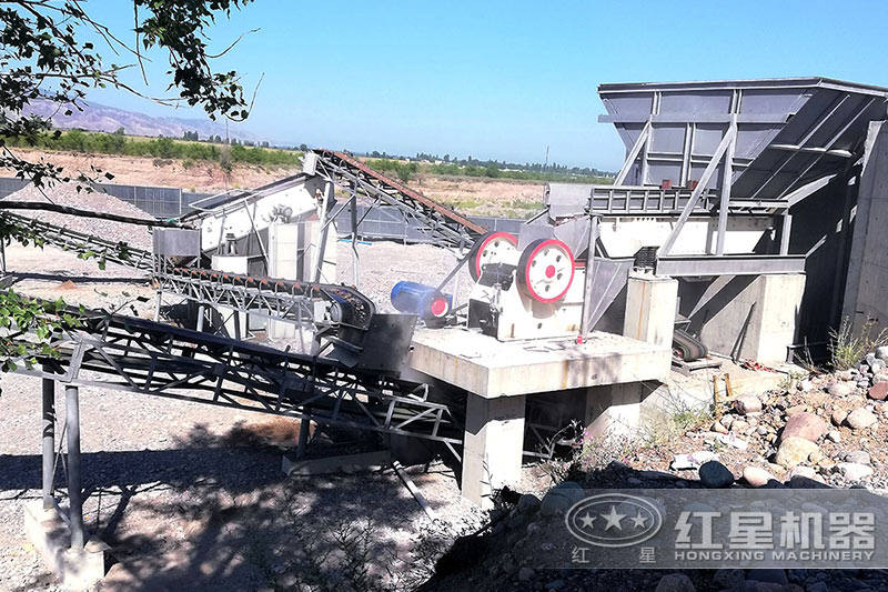 鄂式碎石機(jī)現(xiàn)場