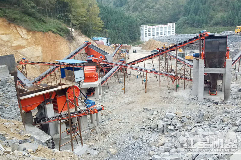 安山巖破碎生產(chǎn)線(xiàn)現(xiàn)場(chǎng)