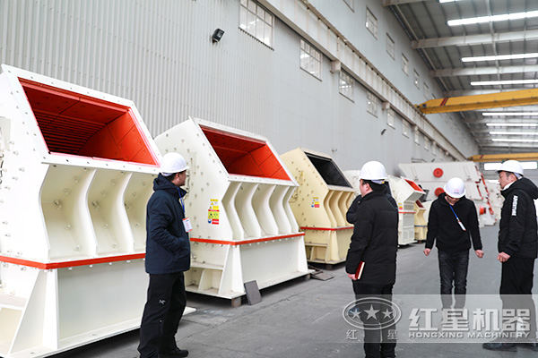 單段重錘式破碎機(jī)生產(chǎn)車間可隨時(shí)參觀考察