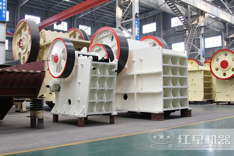 石英砂破碎機種類多，型號全，什么價位都有