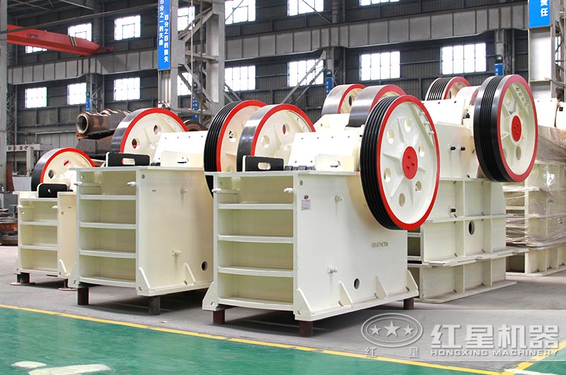 顎式破碎機(jī)車間實拍圖