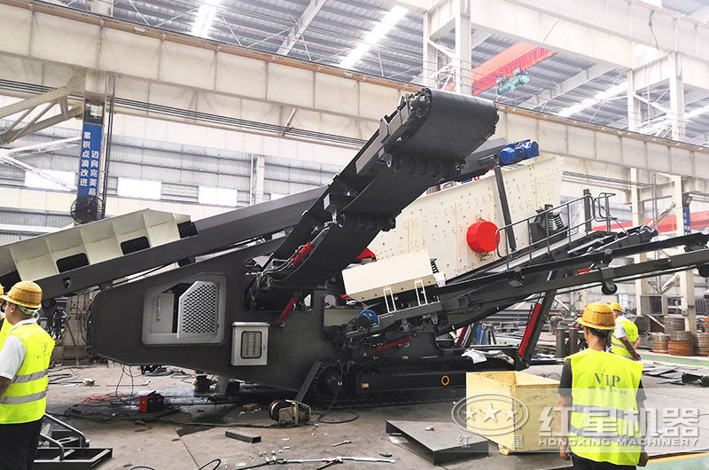 用戶來(lái)廠參觀移動(dòng)破碎機(jī)，大力贊賞紅星品質(zhì)