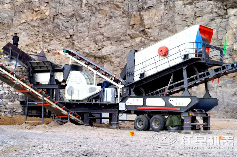 輪胎式單機(jī)組合移動(dòng)式破碎機(jī)現(xiàn)場(chǎng)，時(shí)產(chǎn)量100噸左右