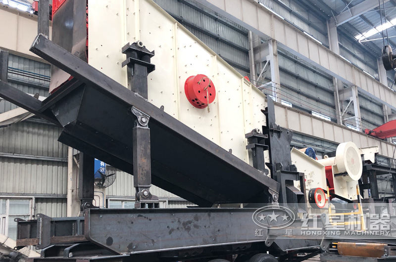 移動破碎篩分一體機，圖為搭載反擊破和振動篩